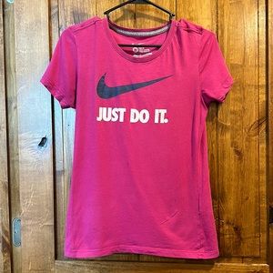 Nike women’s shirt. Size medium.